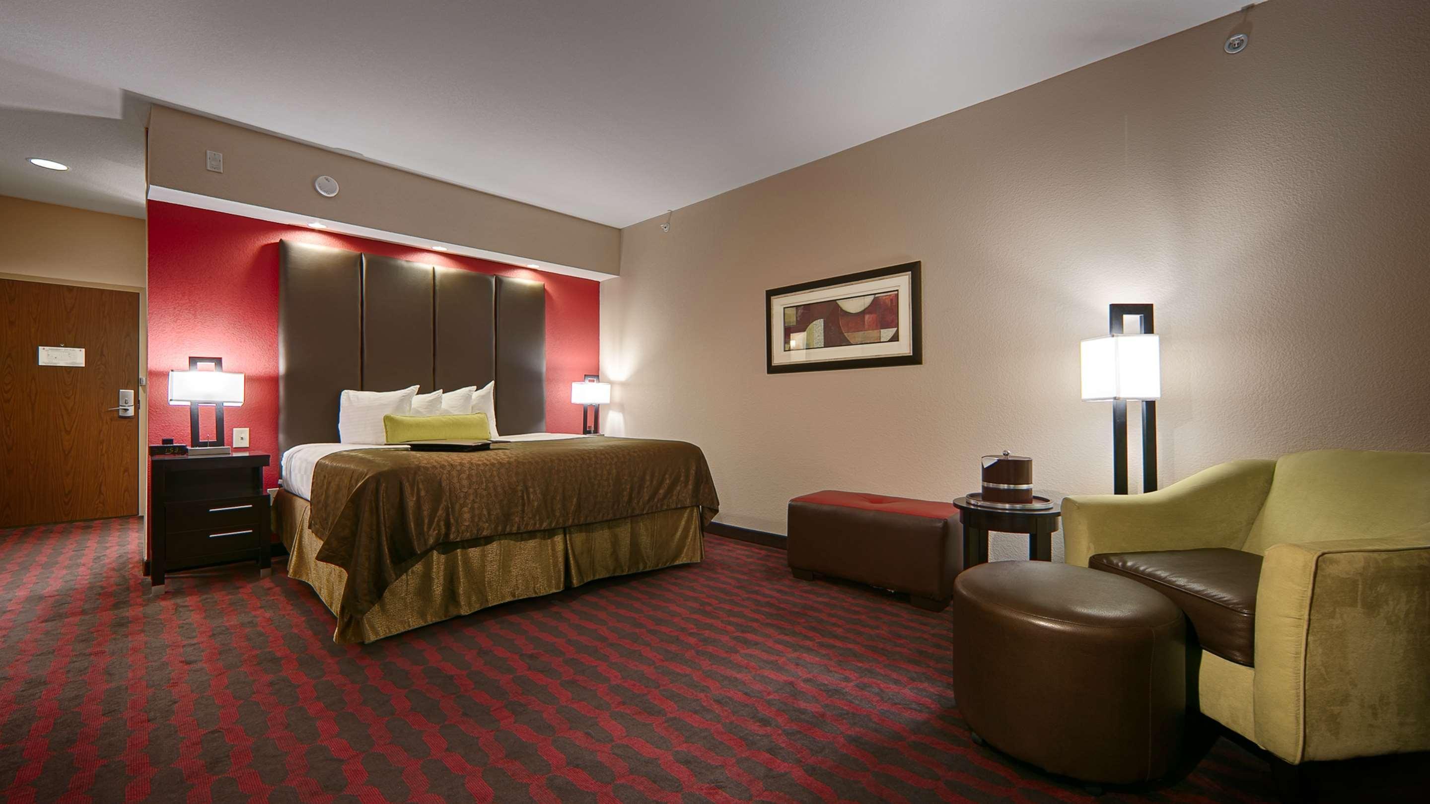 Best Western Plus & 3*